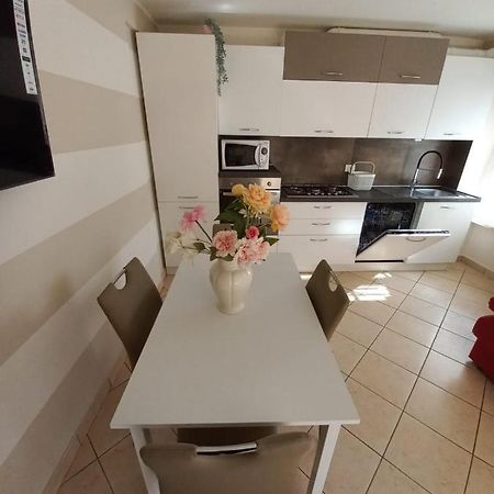 Vicolo 11 Apartment Calmasino Bagian luar foto