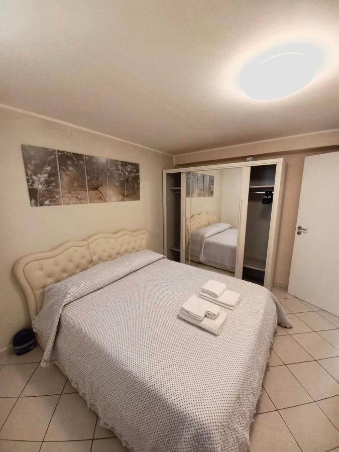 Vicolo 11 Apartment Calmasino Bagian luar foto